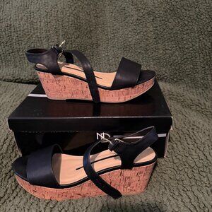 NEW DIRECTIONS Black Strappy Wedge Sandals Black Size 7.5